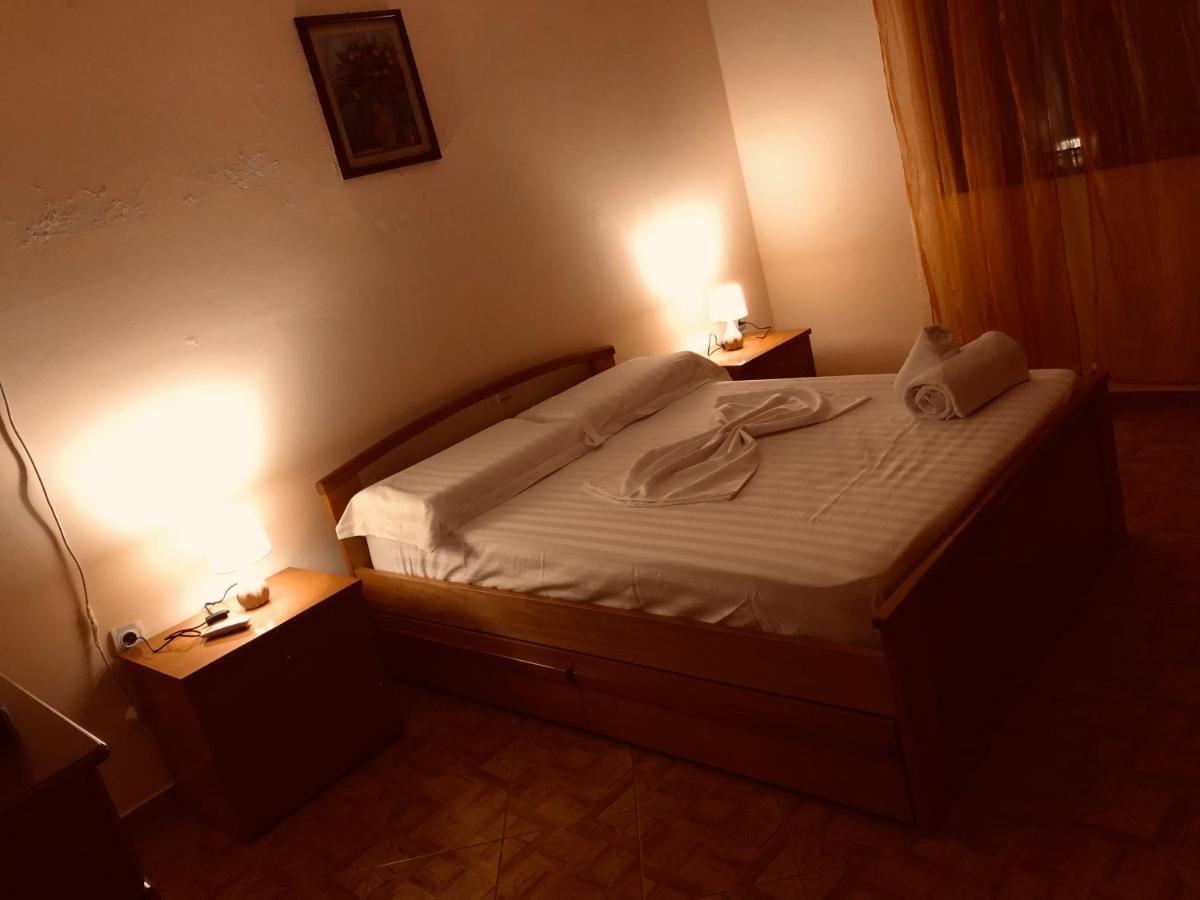 Comfort Guest Rooms Vila Hm Sarande Exterior photo