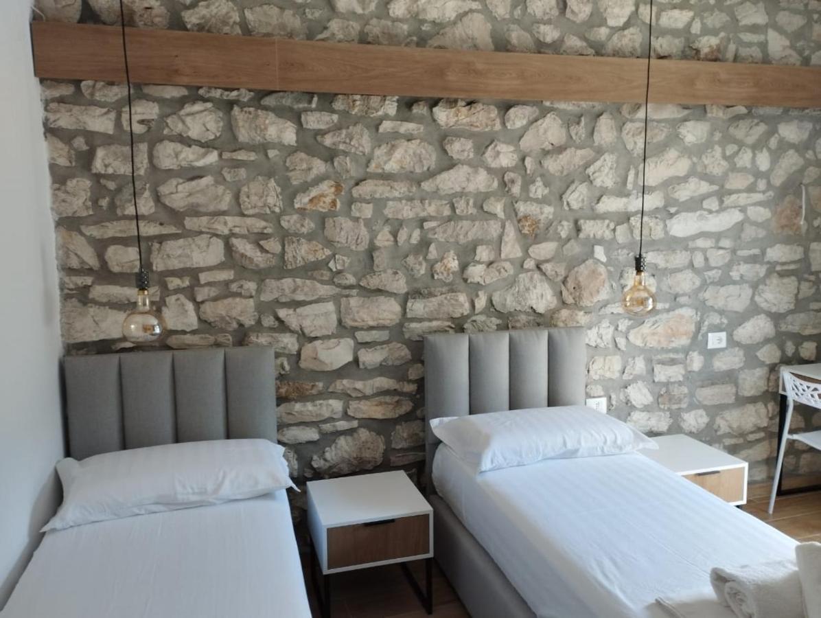 Comfort Guest Rooms Vila Hm Sarande Exterior photo