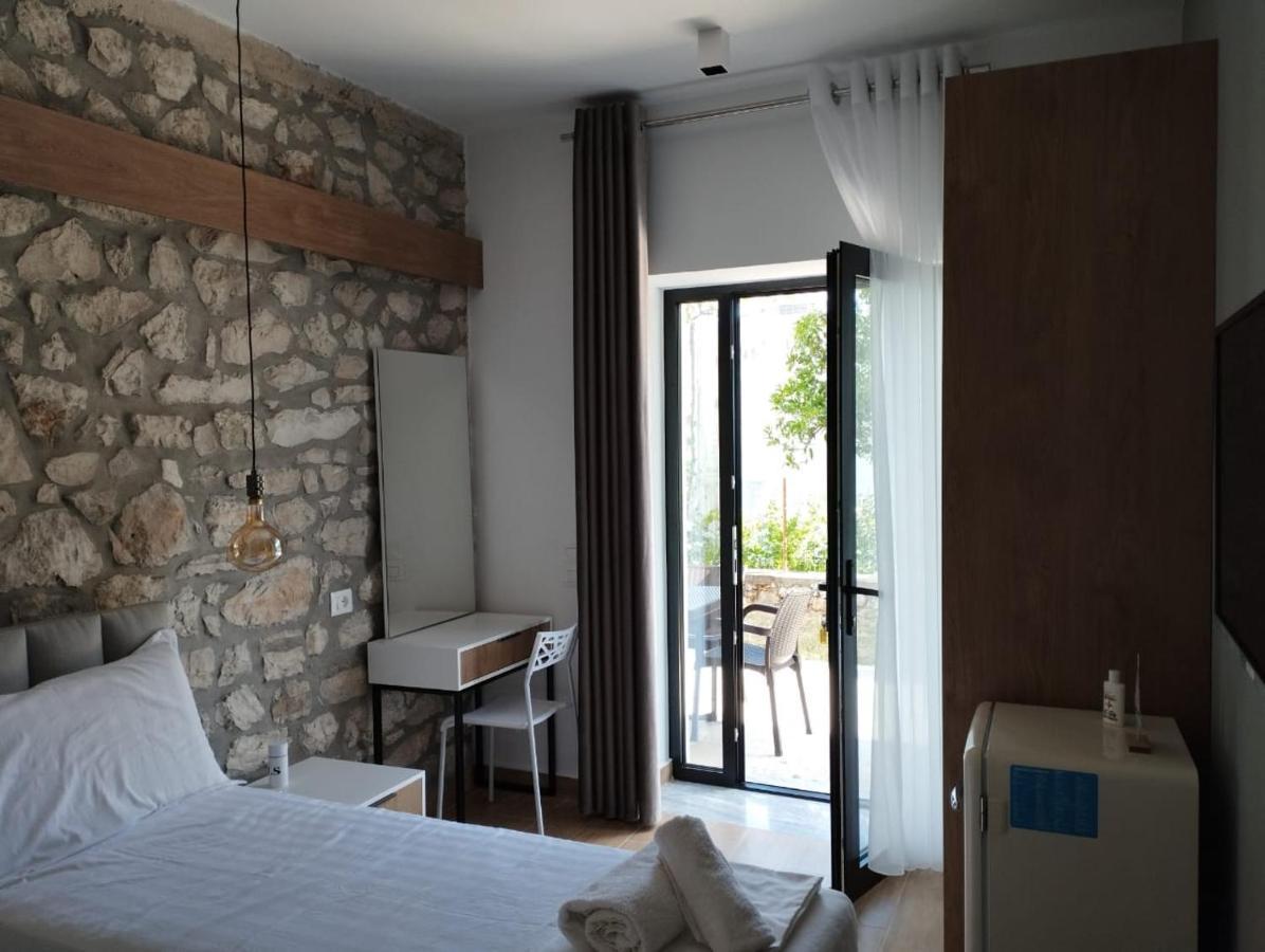 Comfort Guest Rooms Vila Hm Sarande Exterior photo