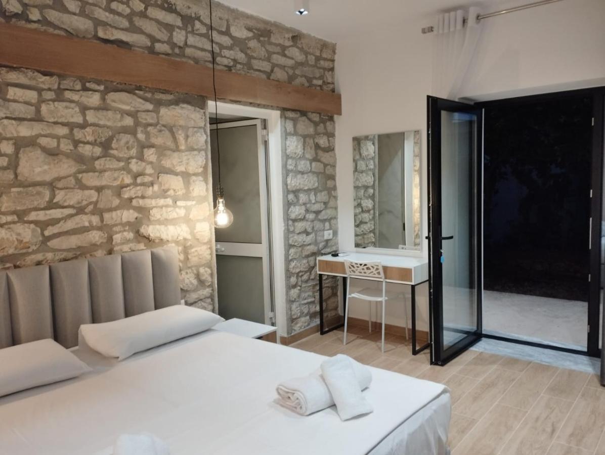 Comfort Guest Rooms Vila Hm Sarande Exterior photo