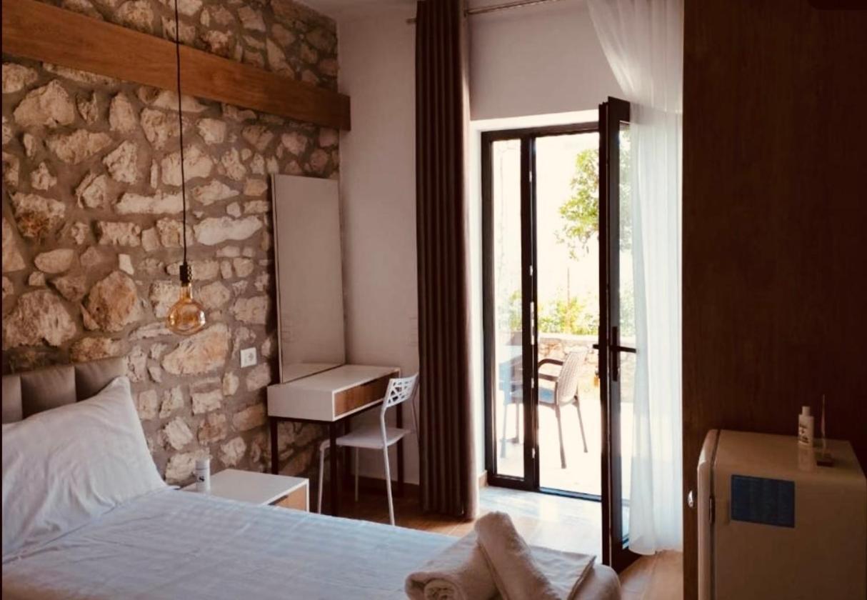 Comfort Guest Rooms Vila Hm Sarande Exterior photo