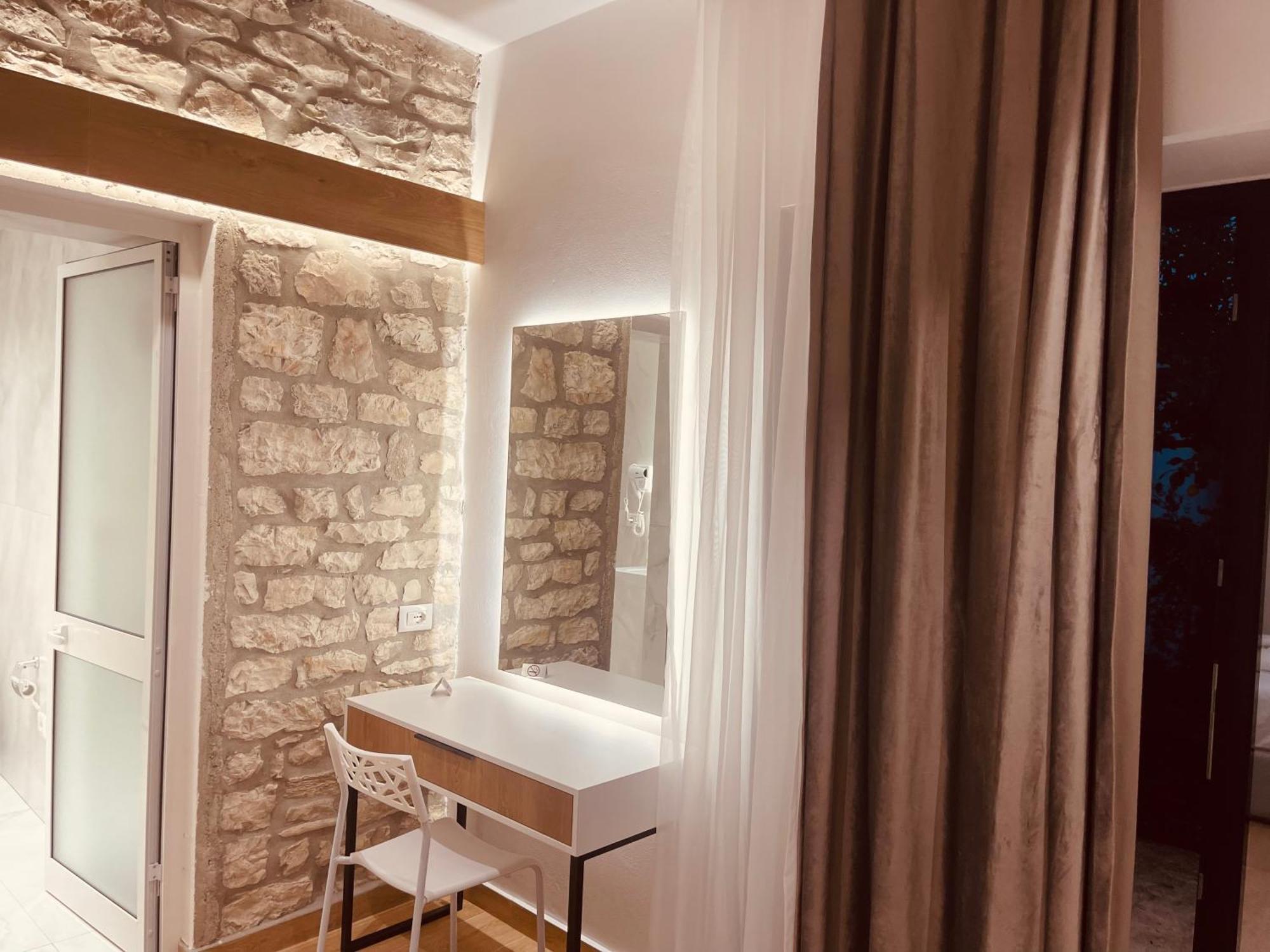 Comfort Guest Rooms Vila Hm Sarande Exterior photo