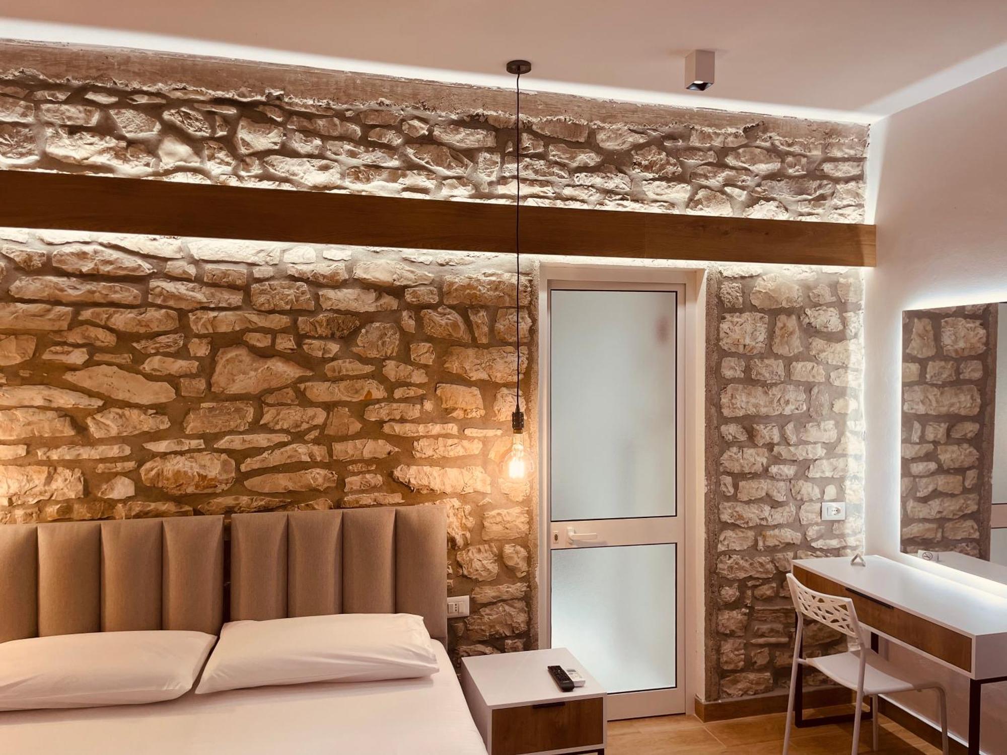 Comfort Guest Rooms Vila Hm Sarande Exterior photo