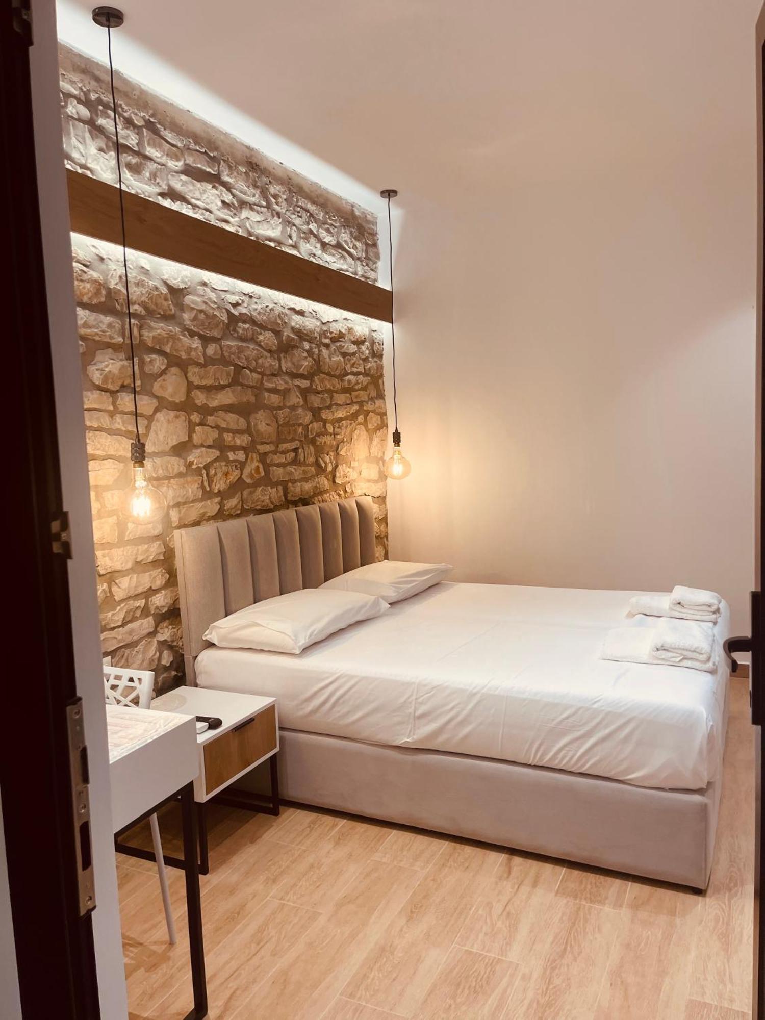 Comfort Guest Rooms Vila Hm Sarande Exterior photo