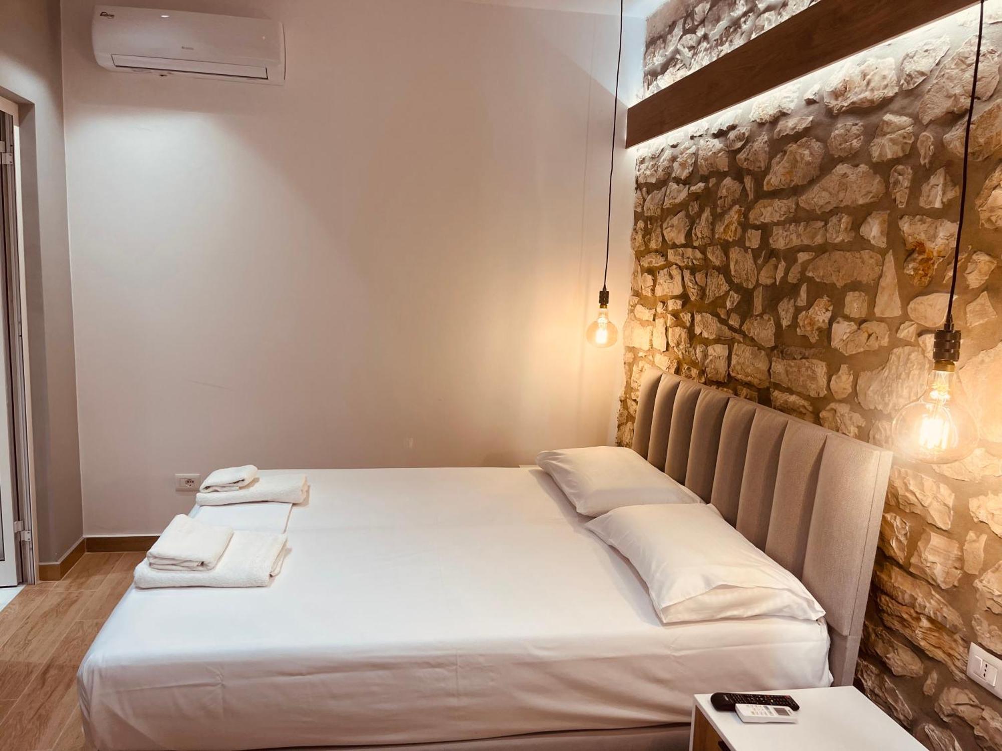 Comfort Guest Rooms Vila Hm Sarande Exterior photo