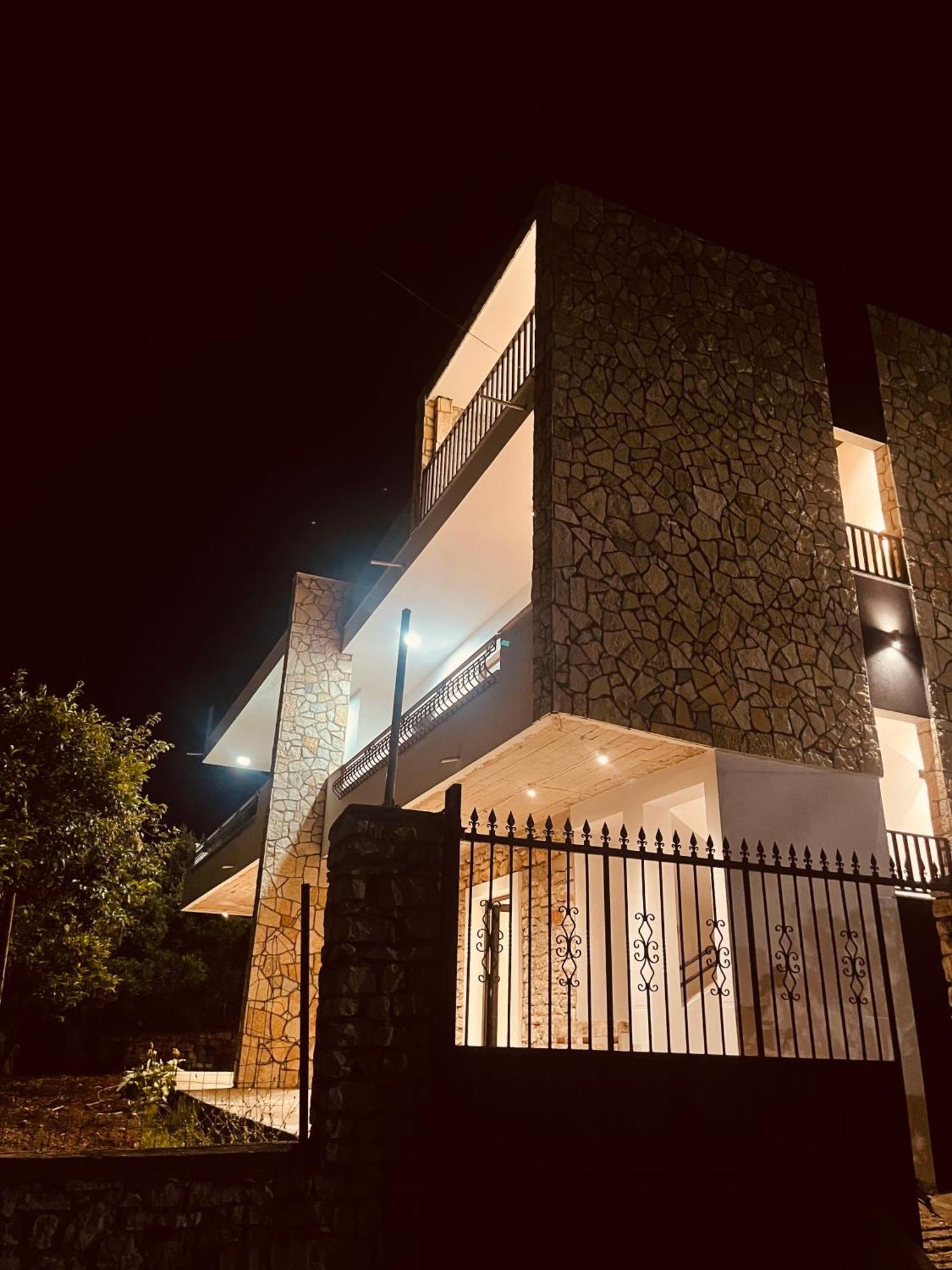 Comfort Guest Rooms Vila Hm Sarande Exterior photo